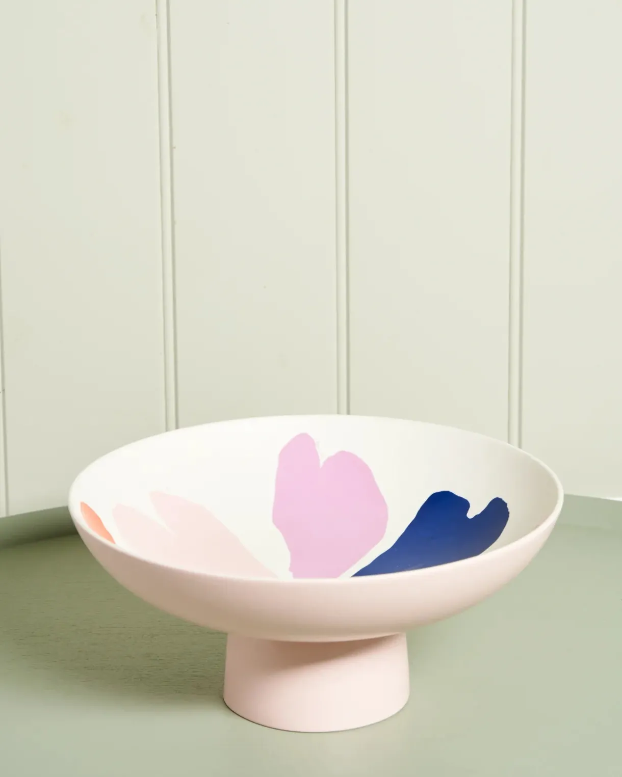 be_different_pedestal_bow_0.webp Fashion Robert Gordon Be Different Pedestal Bowl