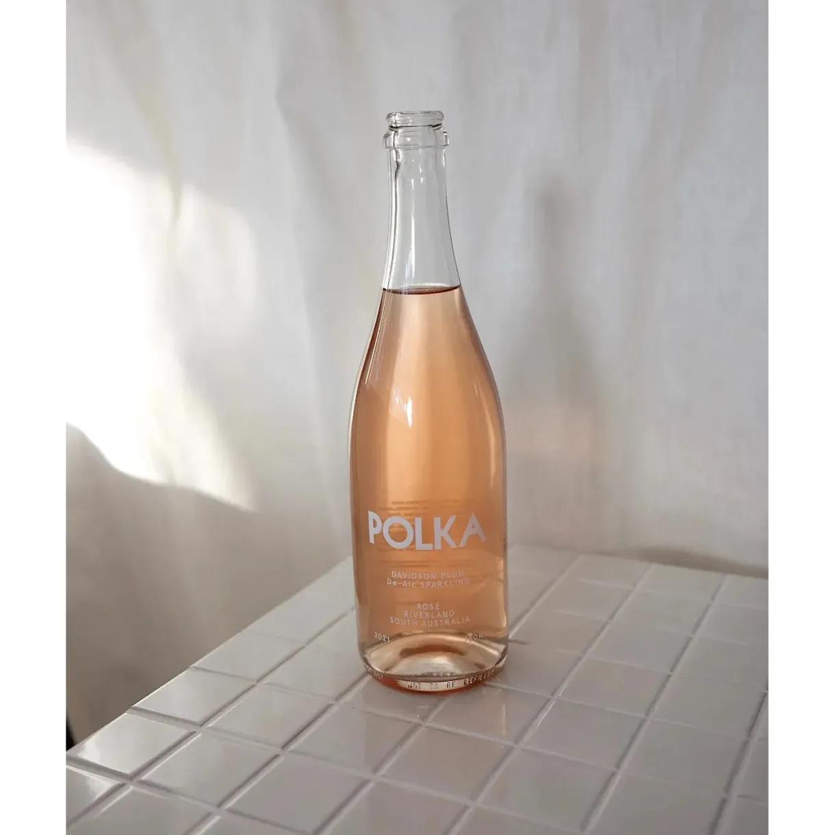dealc_sparkling_rose_inst_0.webp Discount POLKA De-Alc Sparkling Rose (IN-STORE PURCHASE ONLY)