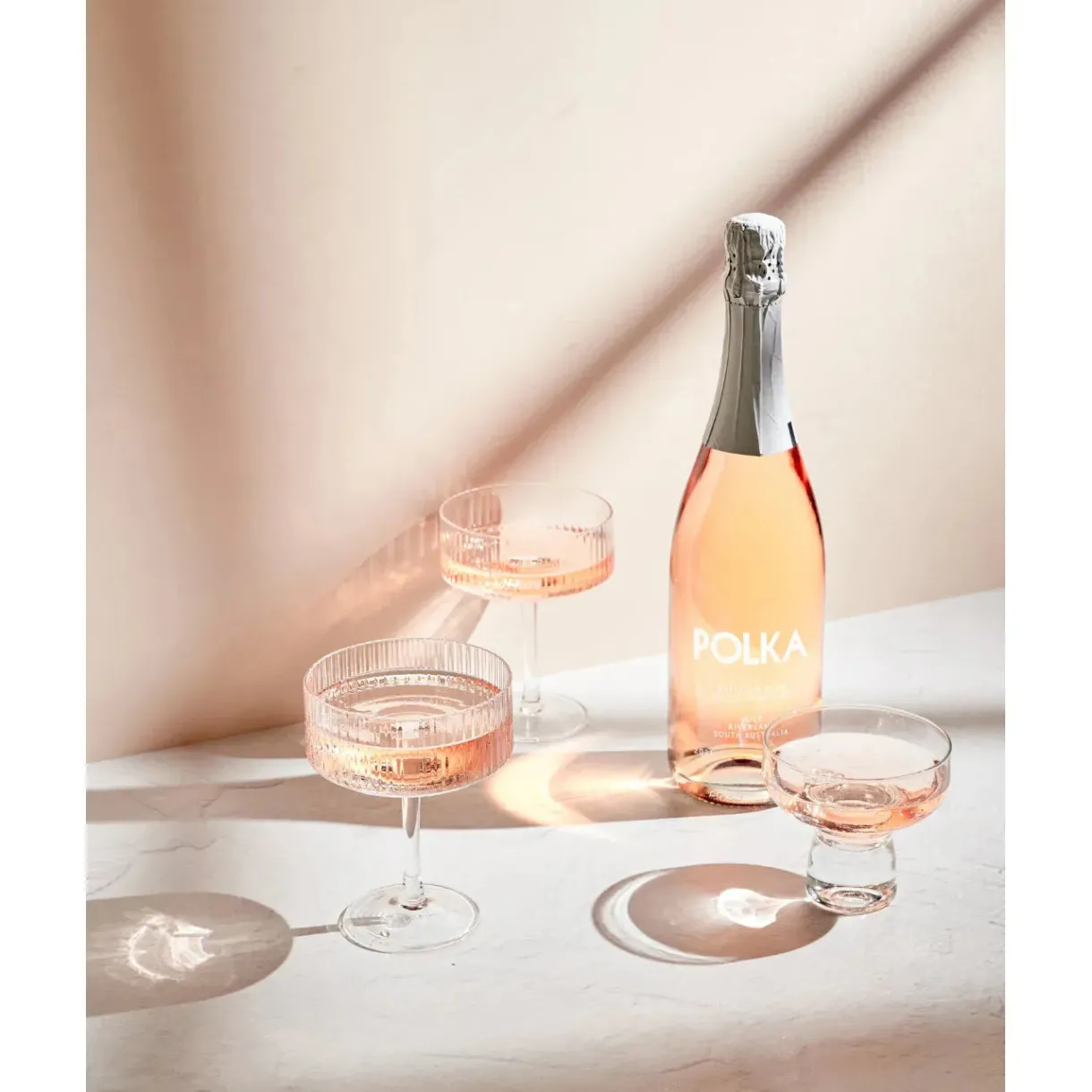 dealc_sparkling_rose_inst_1.webp Discount POLKA De-Alc Sparkling Rose (IN-STORE PURCHASE ONLY)