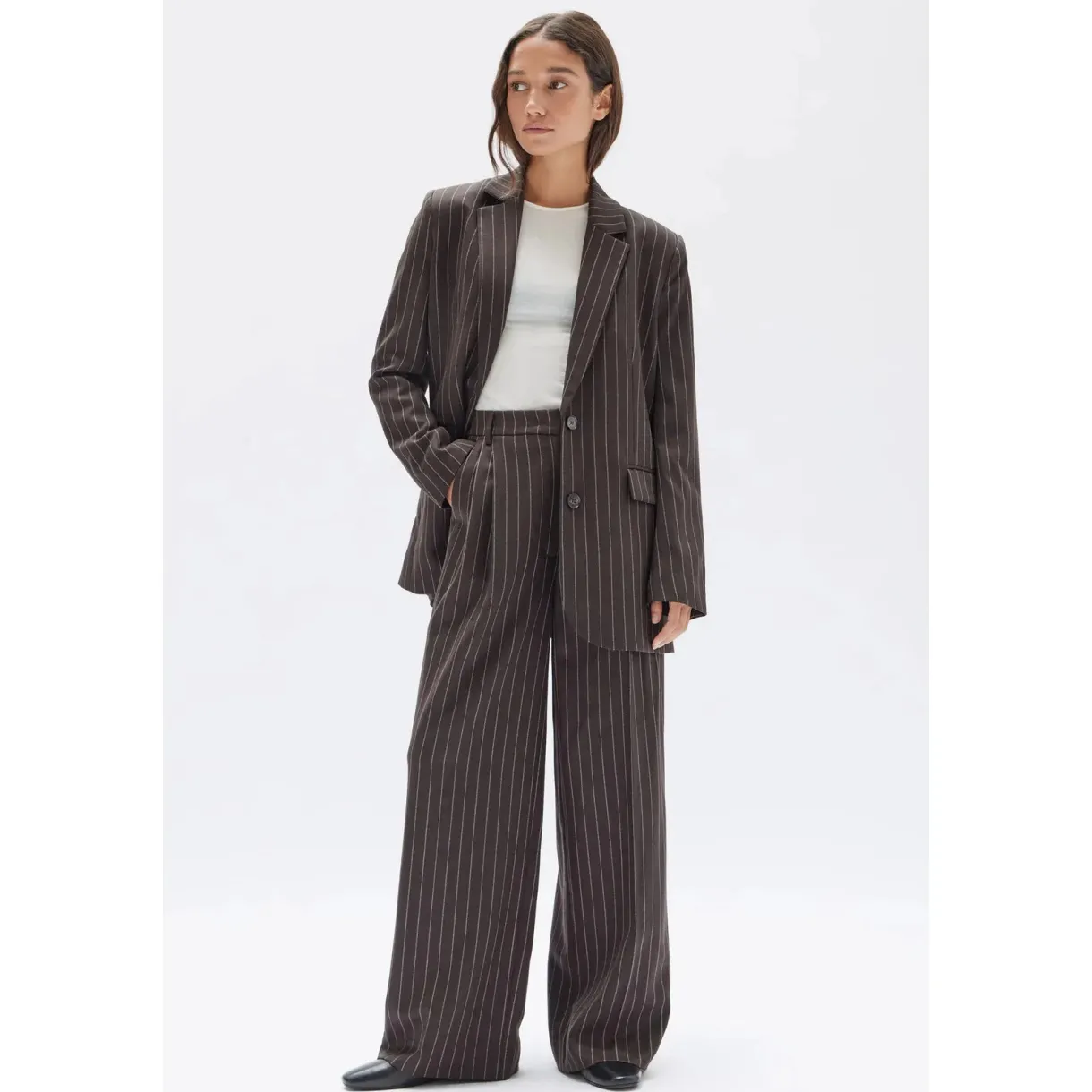 sofia_wool_pinstripe_pant_1.webp Best Assembly Label Sofia Wool Pinstripe Pant - Chestnut Stripe