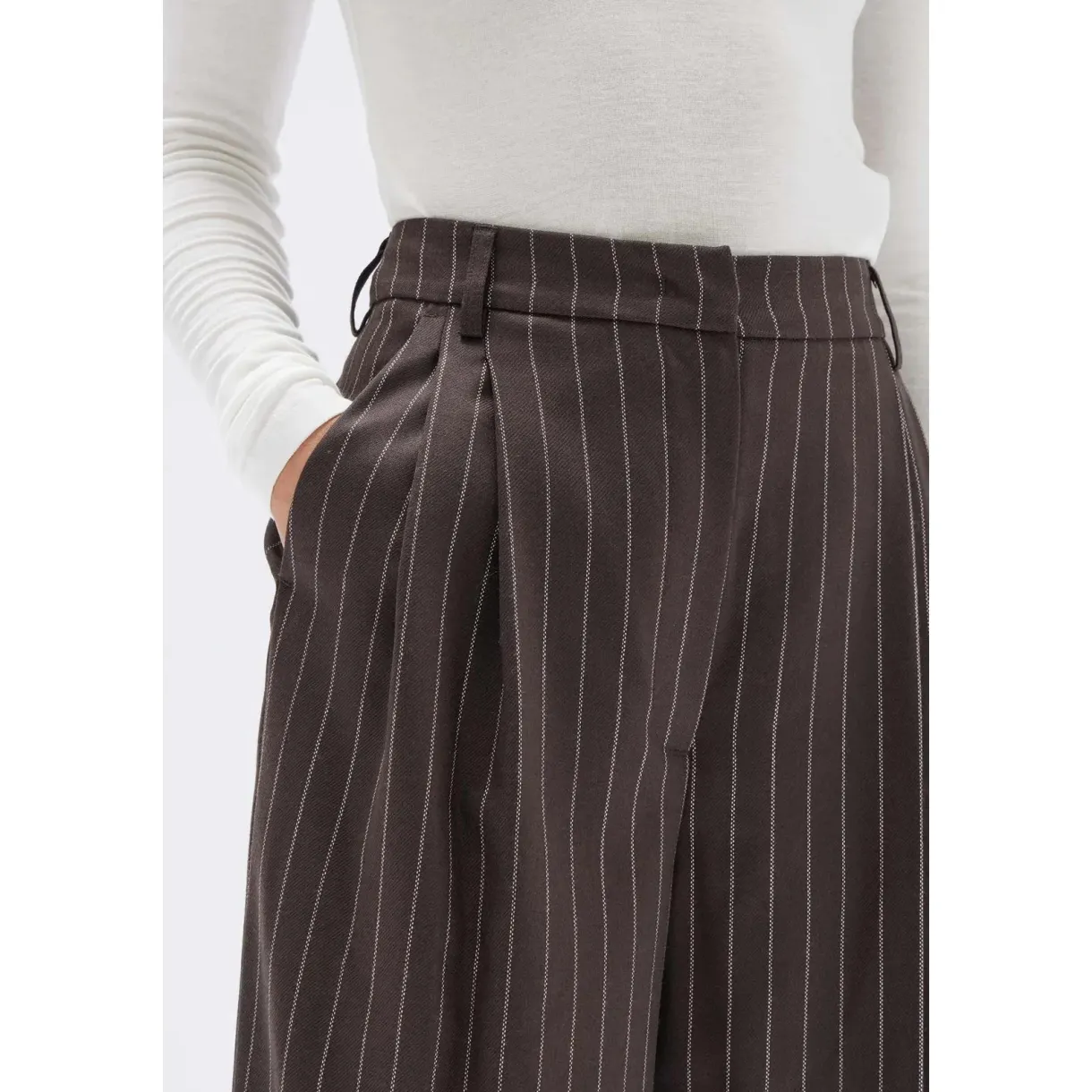 sofia_wool_pinstripe_pant_2.webp Best Assembly Label Sofia Wool Pinstripe Pant - Chestnut Stripe