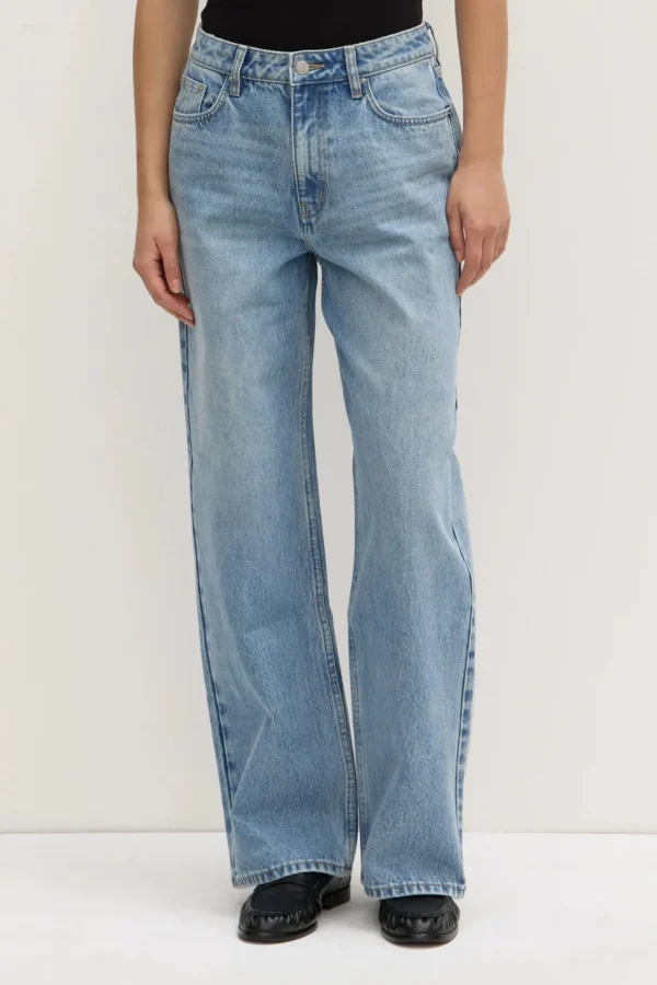 Outlet Assembly Label Womens Relaxed Jean - Indigo Fade